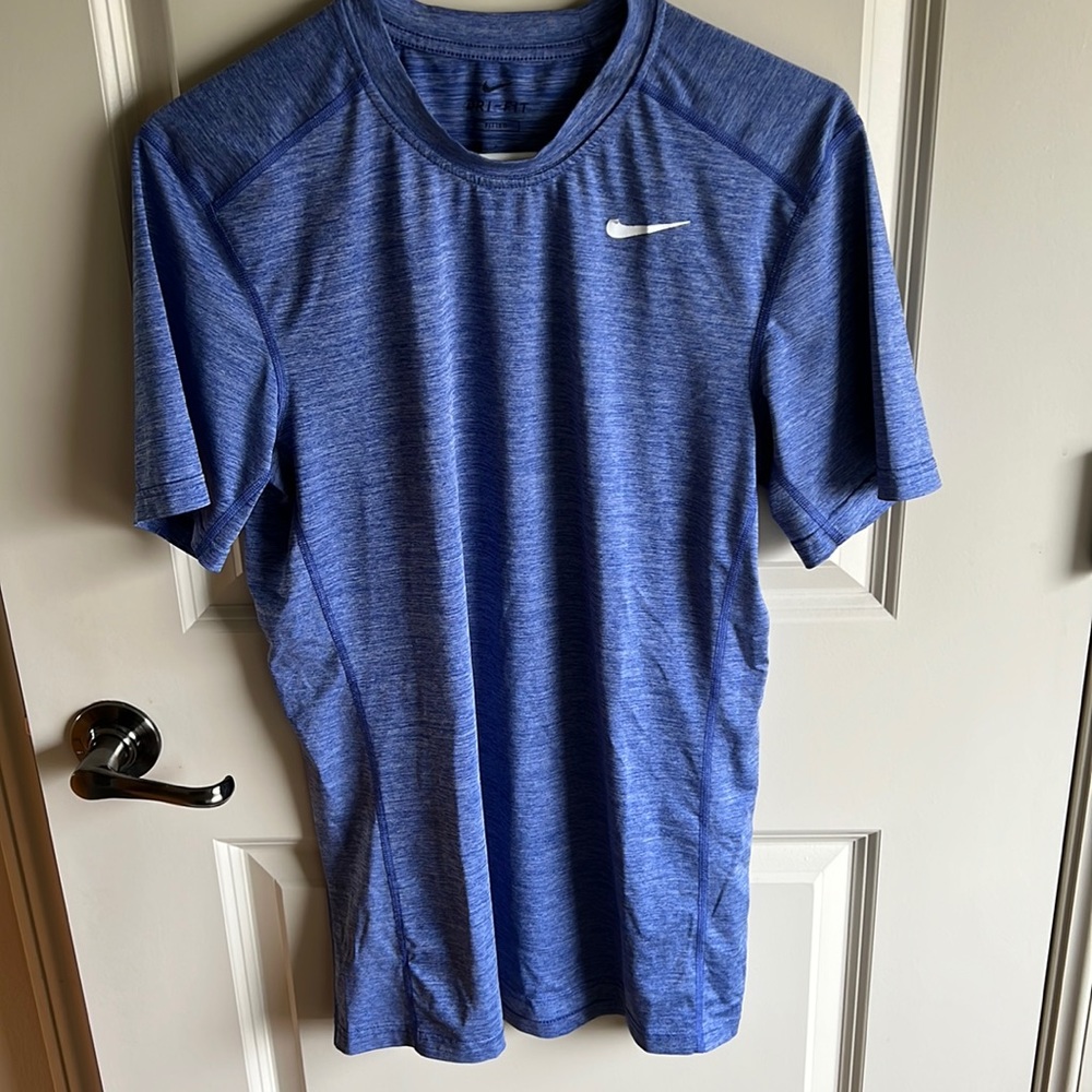 Lightly used Men’s Nike Dri-fit size S fitted workout tee in heathered blue!